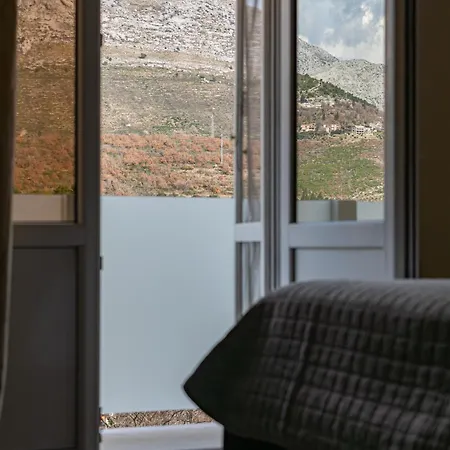 Апартаменты Oz's Oasis With Heated Private Pool Srinjine
