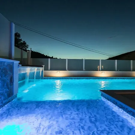 Oz's Oasis With Heated Private Pool Апартаменты Srinjine