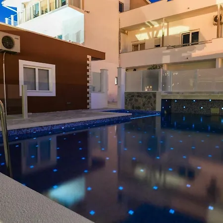 Апартаменты Oz's Oasis With Heated Private Pool