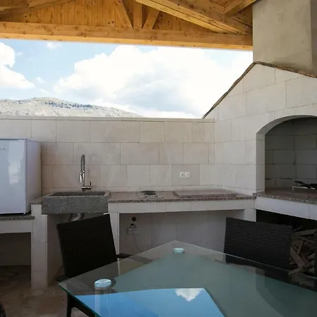 Апартаменты Oz's Oasis With Heated Private Pool Srinjine