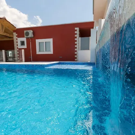 Oz's Oasis With Heated Private Pool