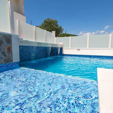 Апартаменты Oz's Oasis With Heated Private Pool *