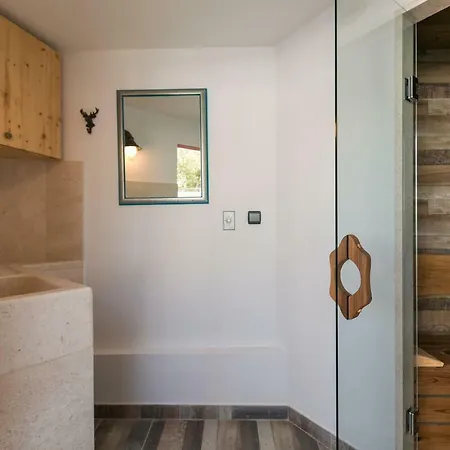 Апартаменты Oz's Oasis With Heated Private Pool