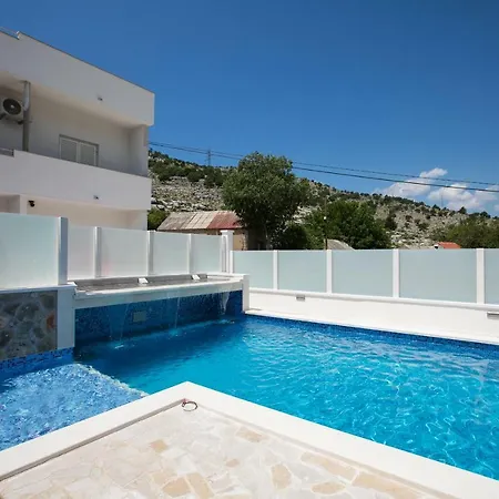 Oz's Oasis With Heated Private Pool