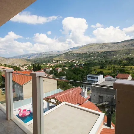Апартаменты Oz's Oasis With Heated Private Pool